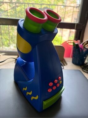 Geosafari children’s talking microscope
